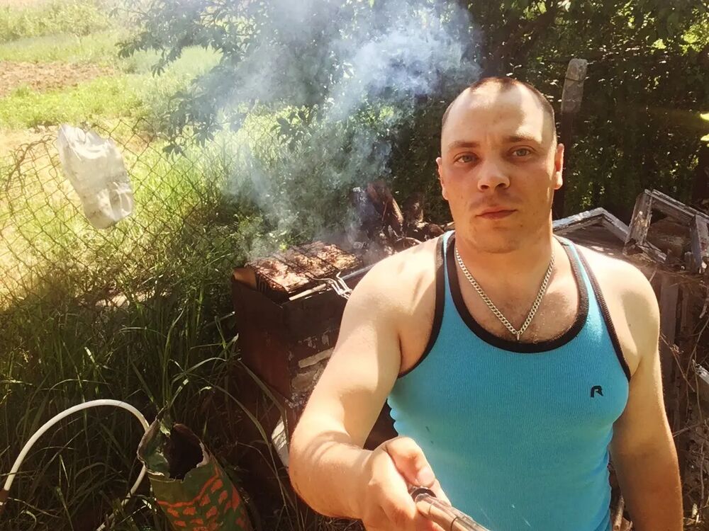  30258321  Ivan, 34 ,    