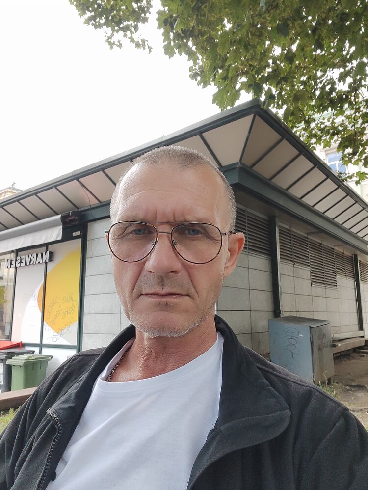  28093971  , 53 ,    