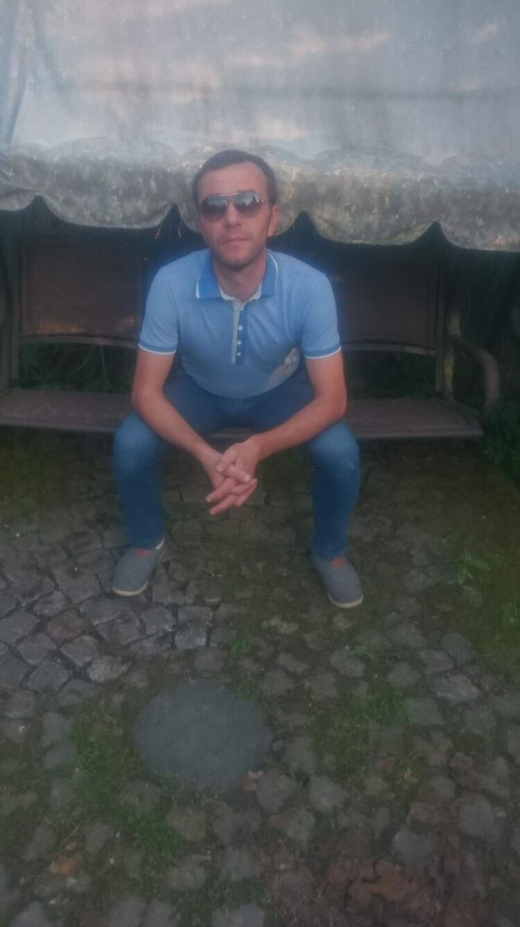  39906481  Farid, 44 ,    