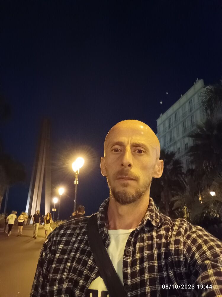  ,   Leo, 44 ,   ,   