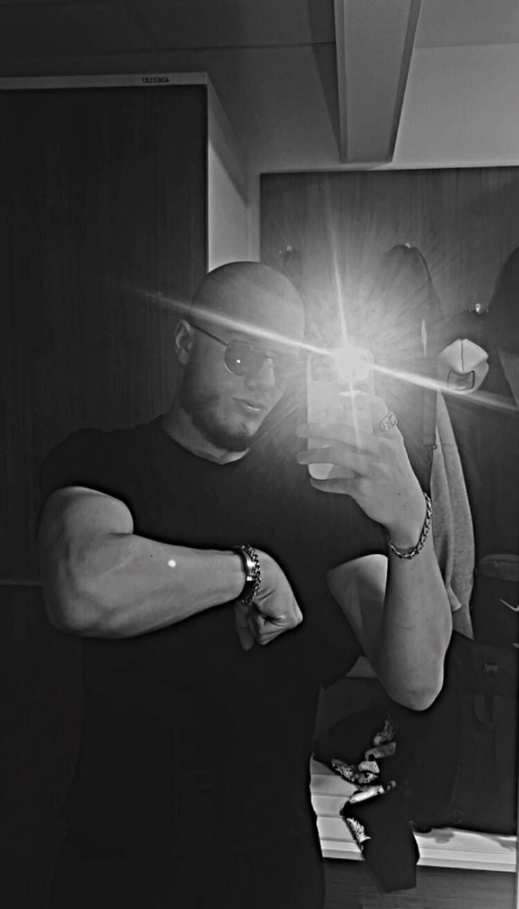  52659351  David, 19 ,    