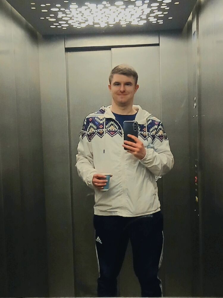  50493731  Denis, 28 ,    