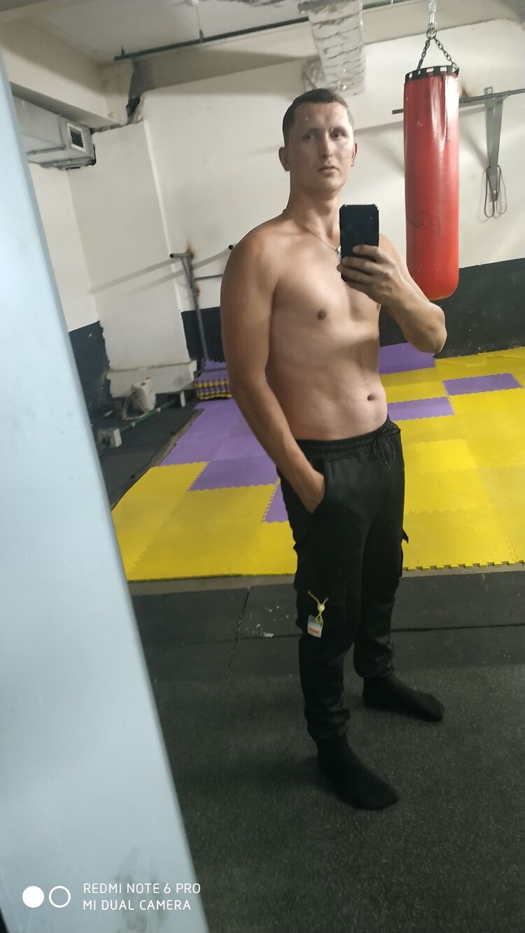  ,   Artem, 37 ,   , 