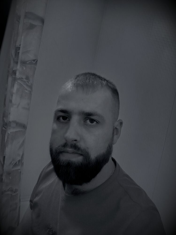  45258201  Viktor, 31 ,    