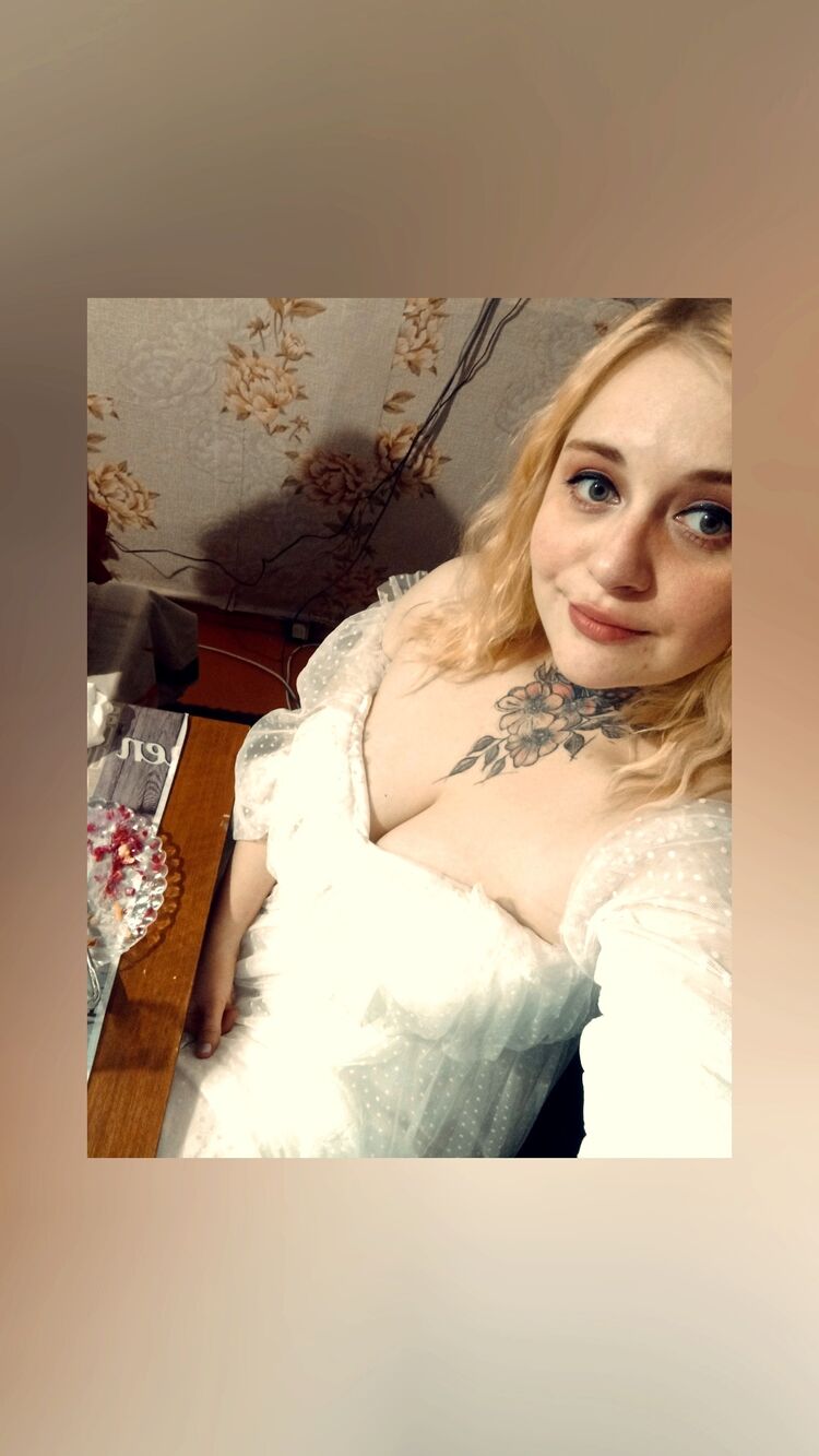  32208121  Elena, 26 ,    