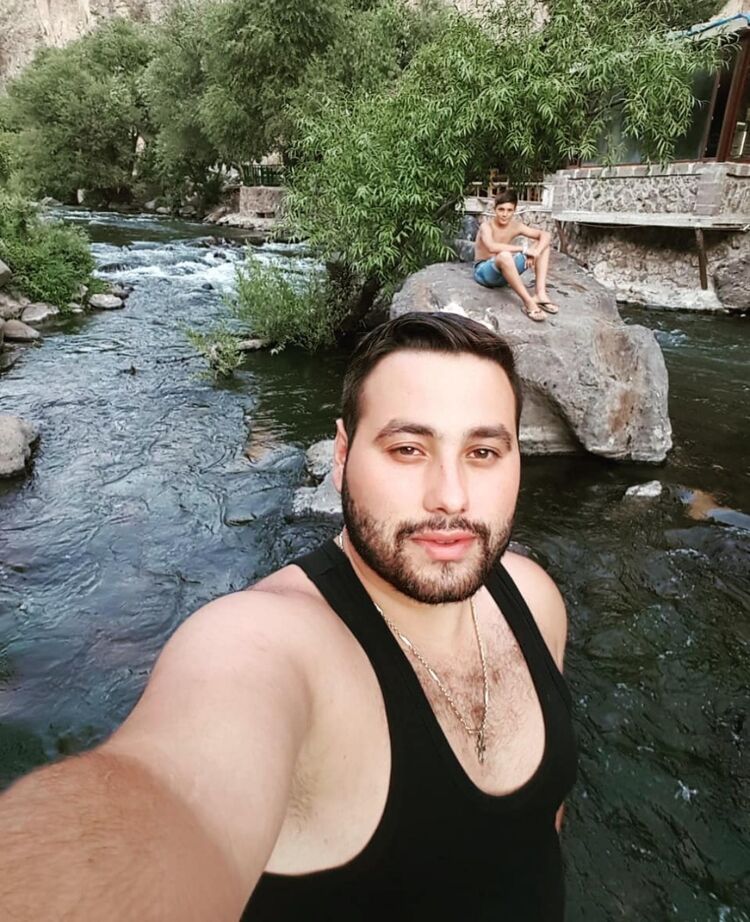  29824481  Garegin, 31 ,    