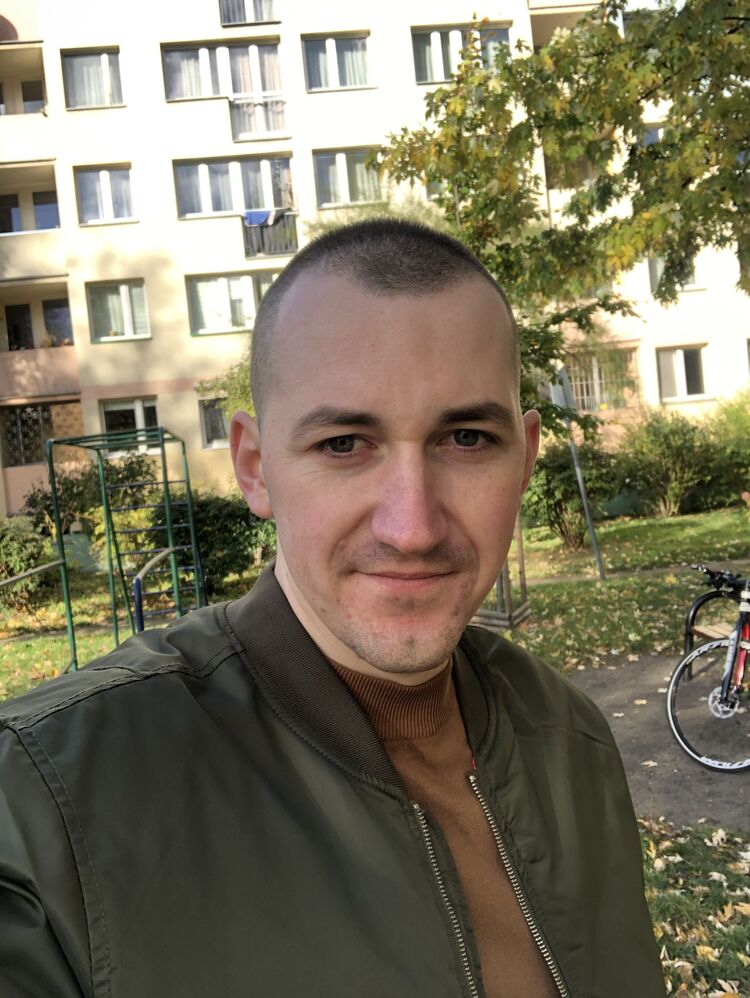  24565081  , 27 ,    
