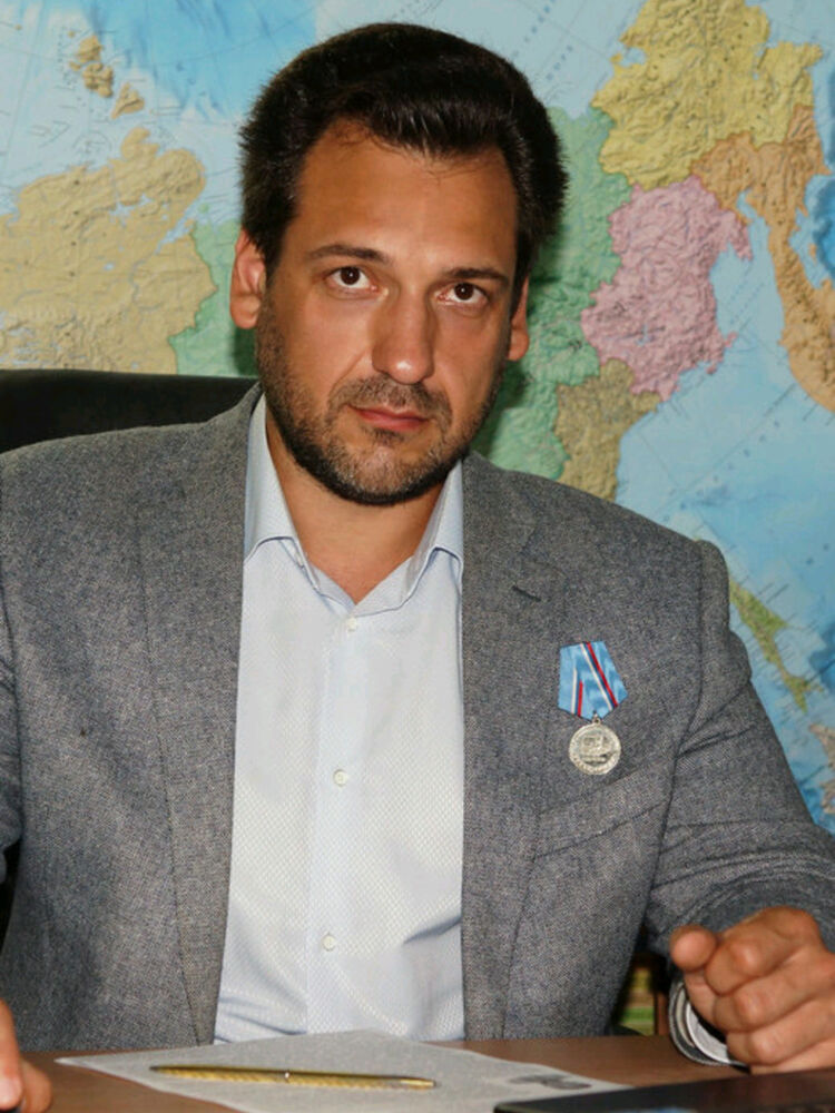  -,   , 44 ,     , c 