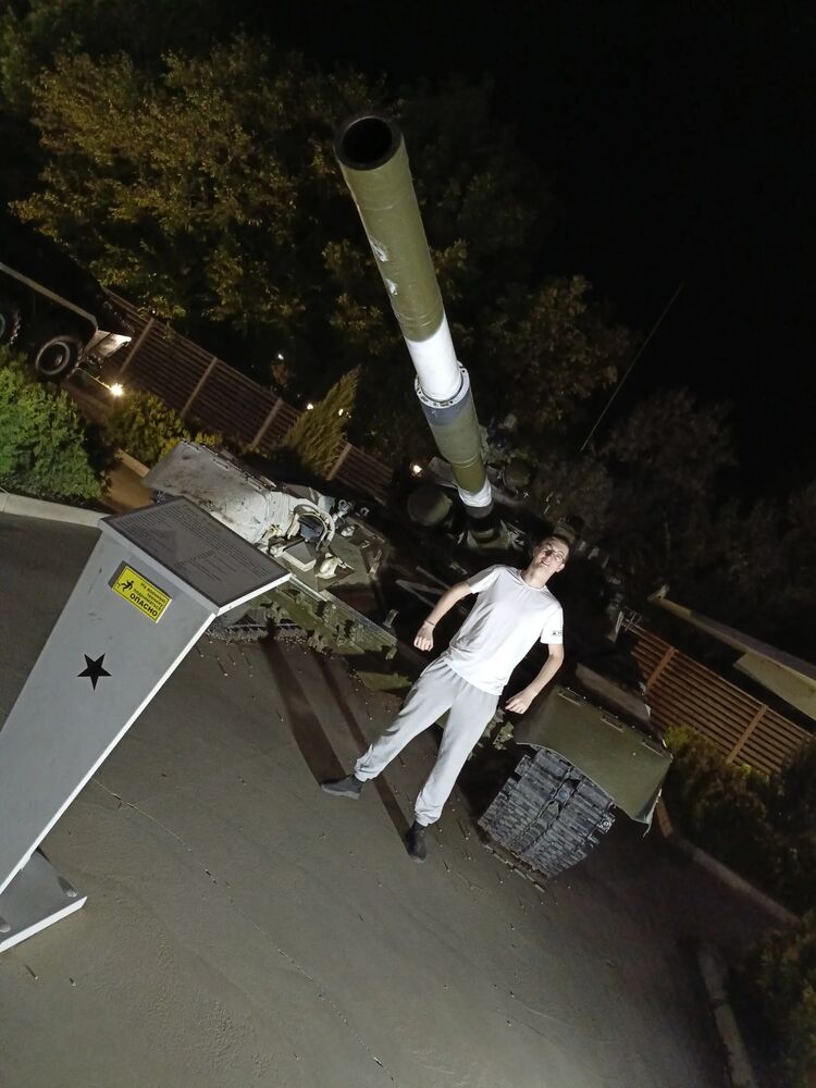  52818701  , 21 ,    