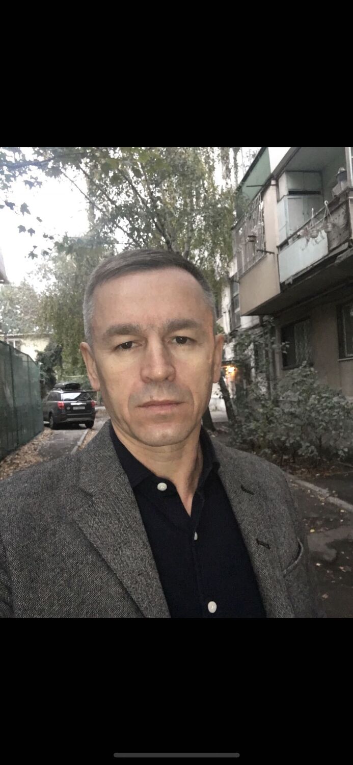  39382761  Anatol, 48 ,    