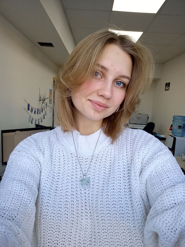  39562381  Polina, 24 ,    