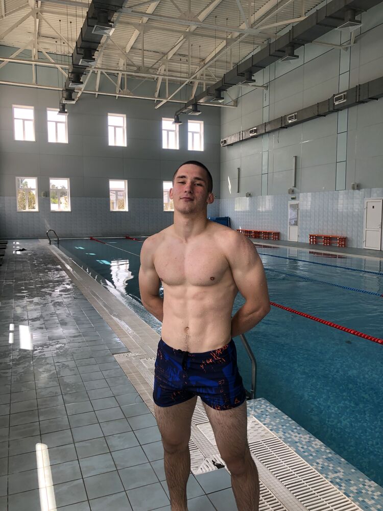  ,   Maksim, 22 ,   ,   