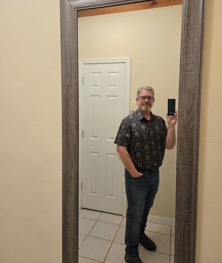  52742901  Erik, 57 ,    