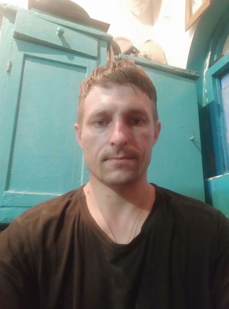  43185081  Artem, 41 ,    