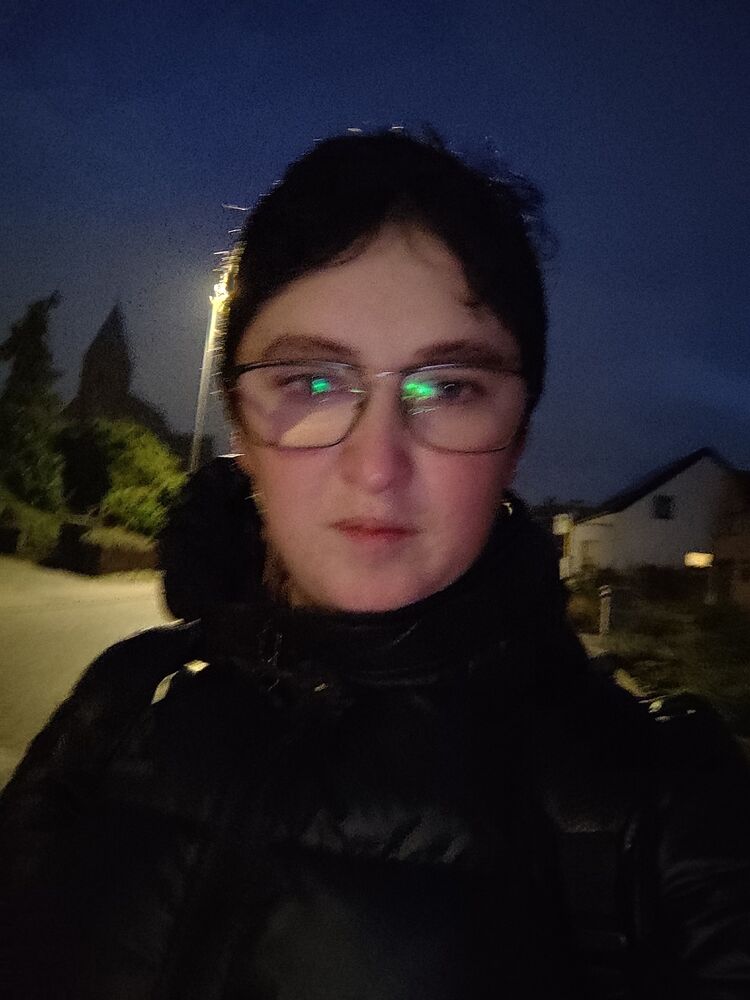  54609521  , 27 ,    Sint-Truiden