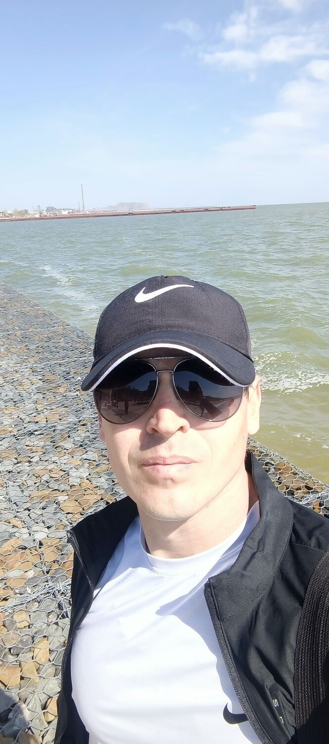  53205581  Sergio, 42 ,    