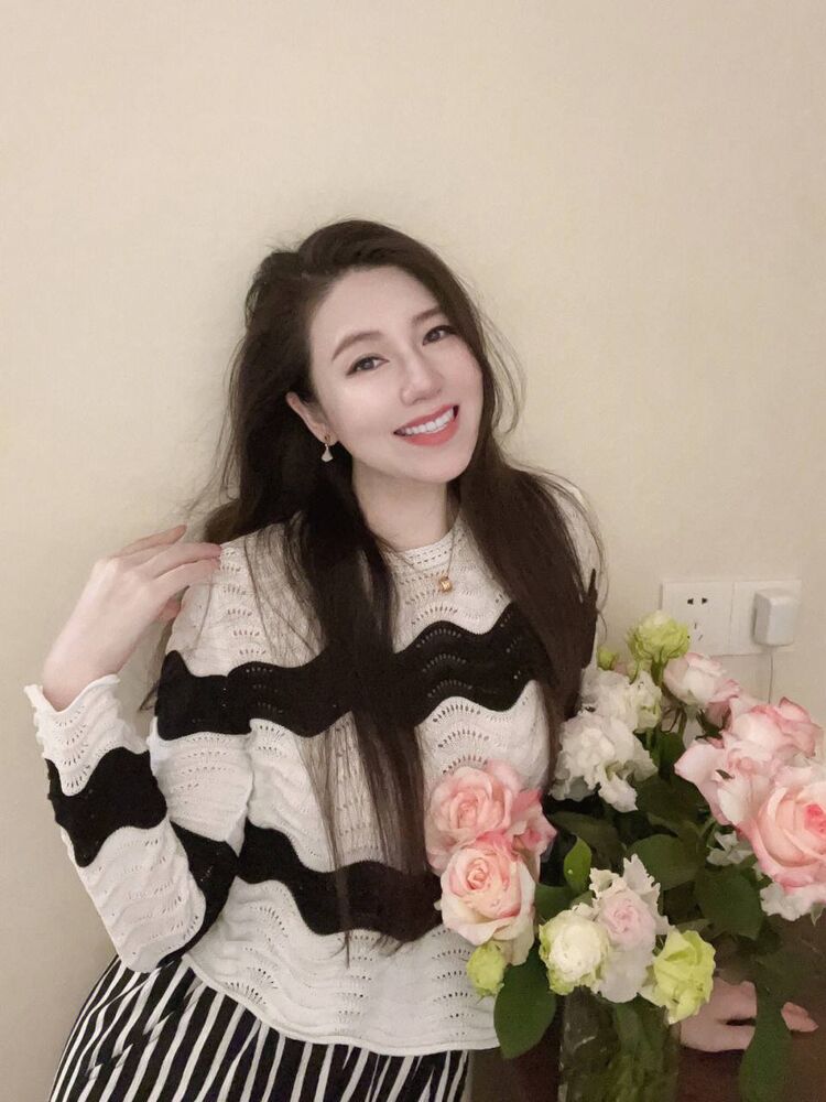  ,   Lalina, 35 ,   