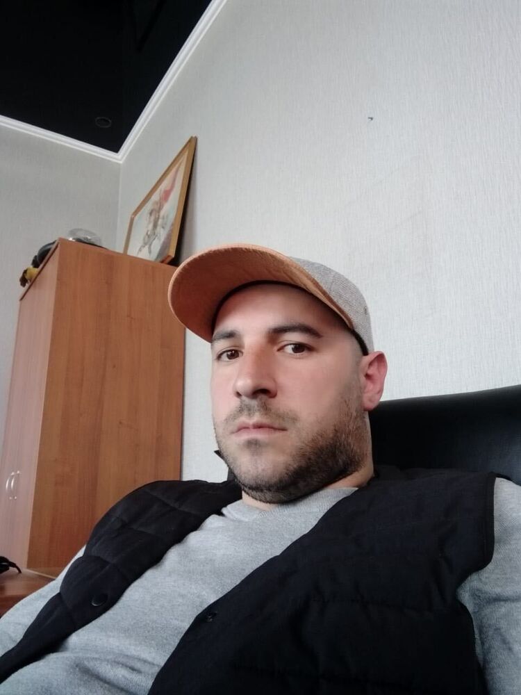  27216491  Irakli, 36 ,    -