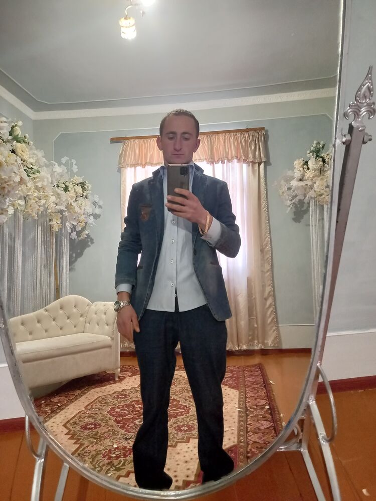  33364431  Hrant, 25 ,    