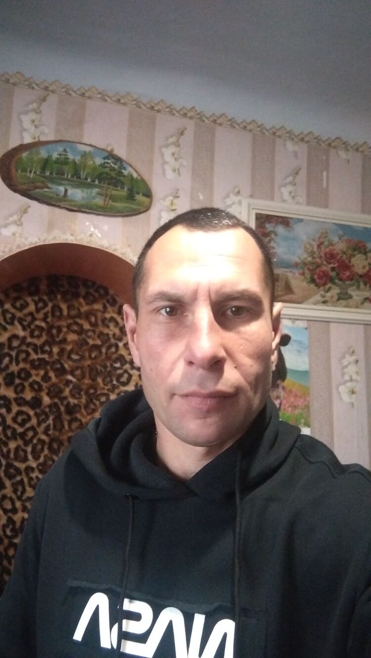  24791631  Roman, 40 ,    -