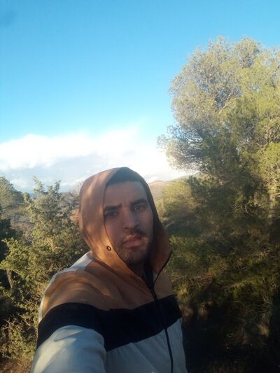  Algiers,   Hucham, 30 ,   ,   , c 
