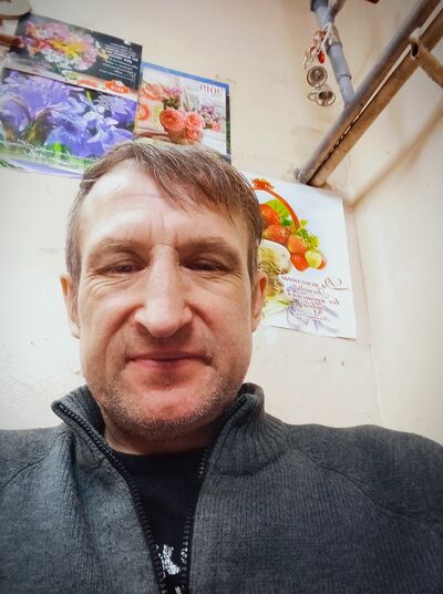  ,   Viktor, 53 ,   c 