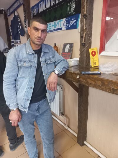  ,   Artur, 38 ,   ,   