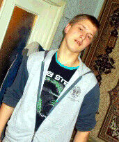  10692851  Viktor, 29 ,    