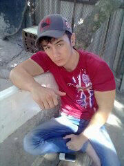  ,   Xushruz, 33 ,  