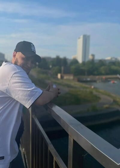  ,   Levan, 28 ,  