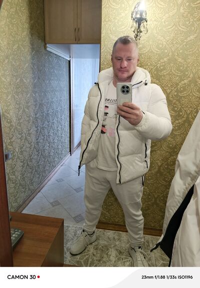  ,   Max, 42 ,   ,   