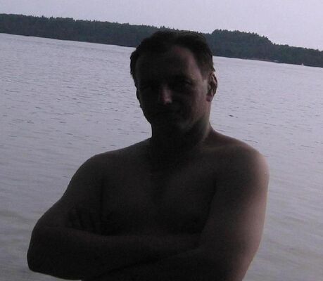  ,   Viktor, 35 ,   