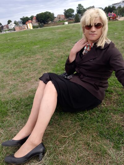  ,   Aija, 42 ,   ,   