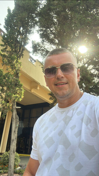  ,   Neznakomec, 43 ,   ,   