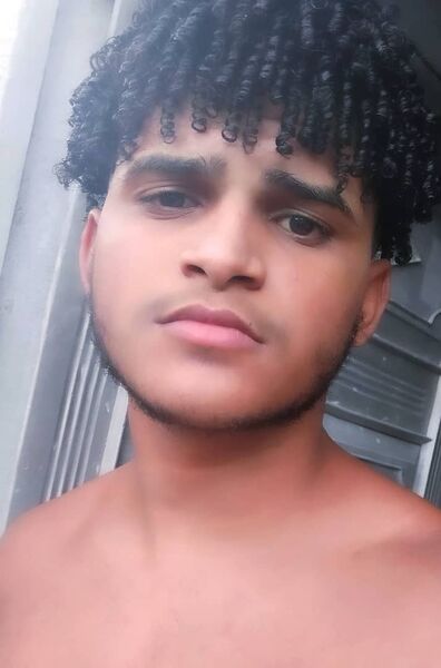  ,   Darien, 22 ,   ,   , c 