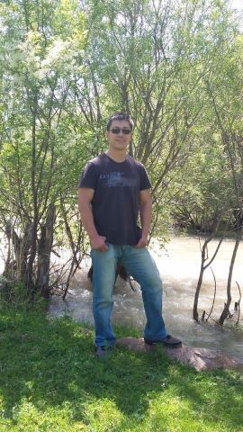  8826921  DeeV, 56 ,    