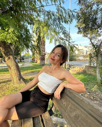  ,   Viktoria, 29 ,   ,   