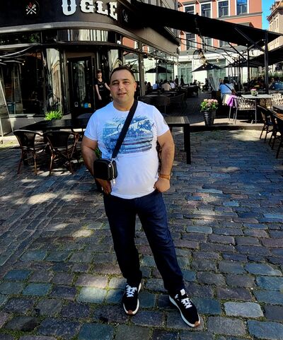  ,   Artur, 41 ,   ,   