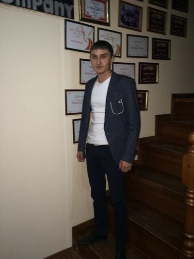  ,   Rafael, 34 ,  