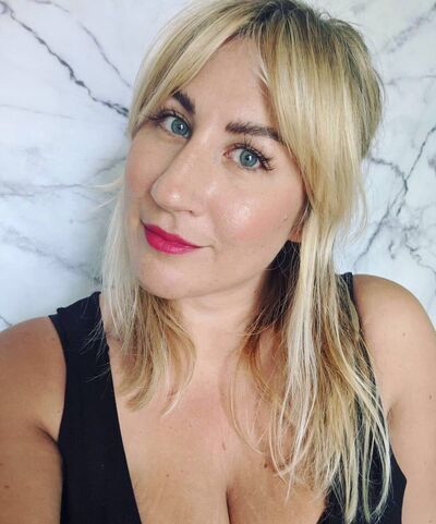  ,   Mariana, 32 ,   c 