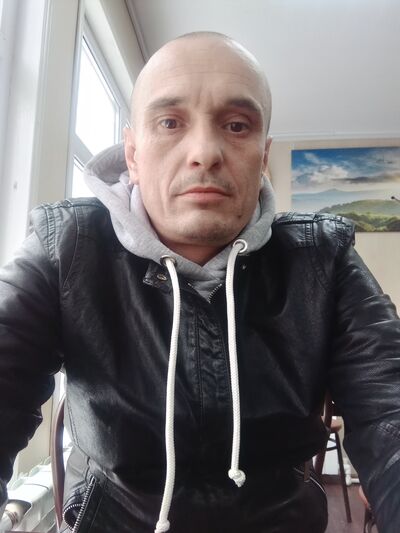  ,   Max, 42 ,     