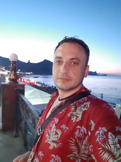  ,   Alex, 41 ,   