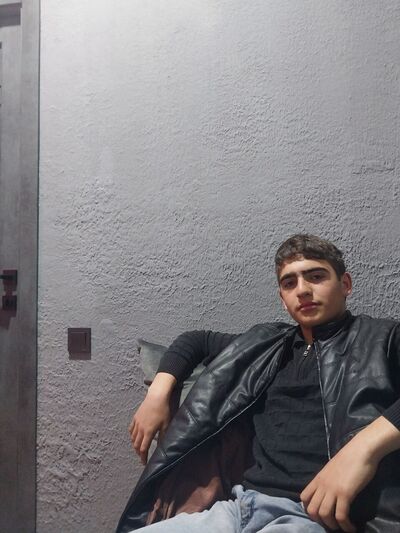  ,   Ash, 19 ,   ,   