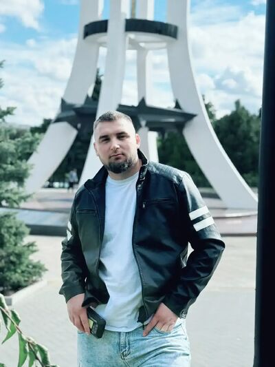  ,   Stefan, 32 ,   ,   