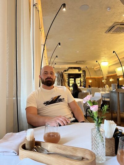  -,   Sarkis, 30 ,   ,   , c , 