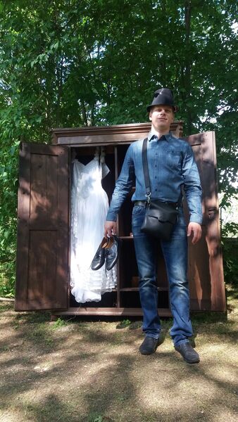  ,   Anton, 42 ,   