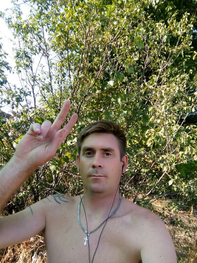  ,   Viktor, 34 ,  