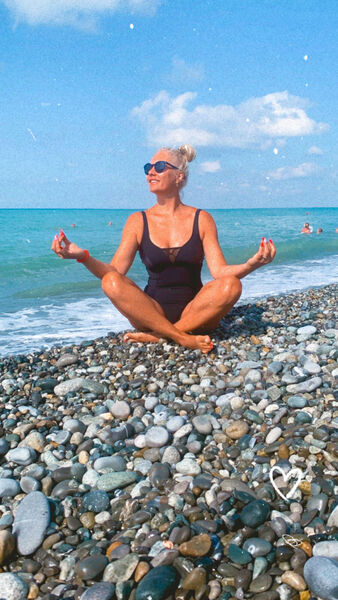  ,   Elena, 42 ,   c 