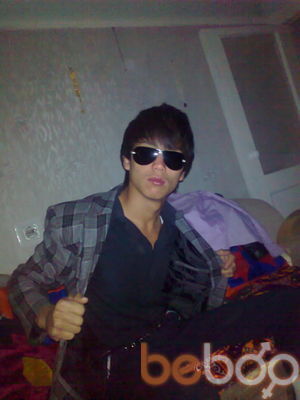  ,   Uli, 34 ,   