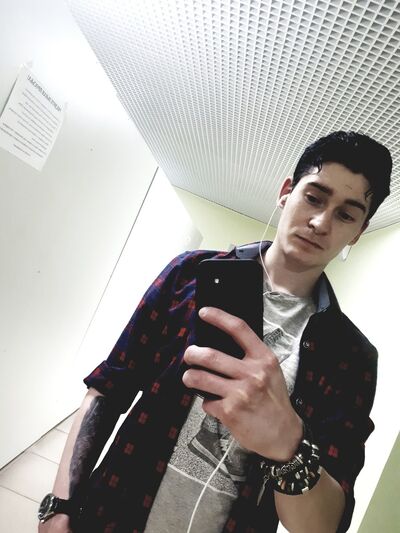  ,   Mikhail, 32 ,   ,   , c 